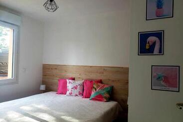 公寓式酒店  Les Gites Du Parc Animalier De Ginasservis