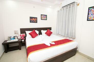 Octave Hotel Jm Residency