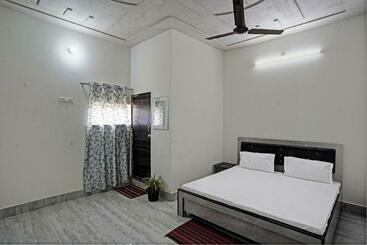 Hotell Uv Gosana Mathura