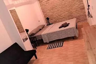 Majatalo Liam Studio In Sevilla Centric