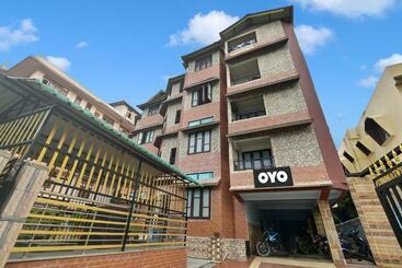 בית מלון כפרי Oyo Flagship 81524 Gp Lodge