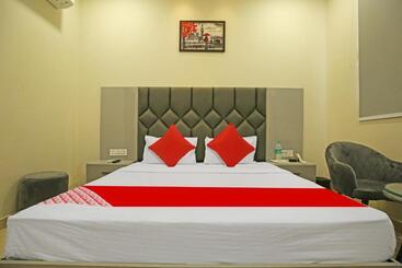 Hotel Oyo Flagship Grand Inn