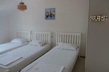 Pensione Kite House, Shared Bathroom & Kitchen