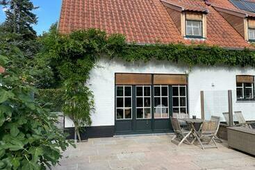 호스텔 Two Guest Rooms In Stylish Villa Free Bikes