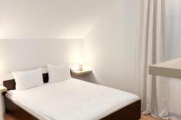 هاستل Hanul Lui Ionut 2