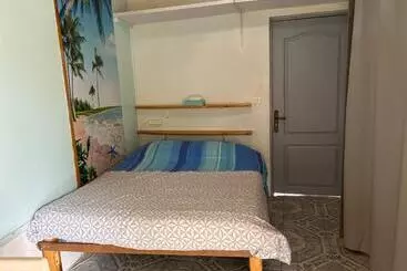ペンション 2 à 4 Pers Appartement Dans Maisonnette Piscine Chambre Double Salle De Bain Privatif