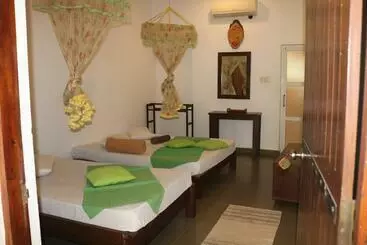 ユースホステル Holiday Inn