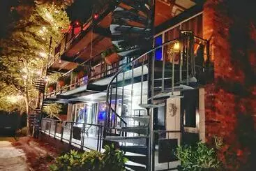 ペンション Revival Adventures Micro Resort