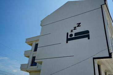 Hotel Shelton Airport