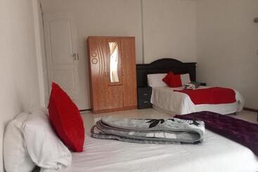 פנסיון Holy And Joy Guesthouse