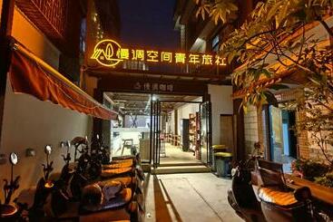 Slow Tune Space Youth Hostel