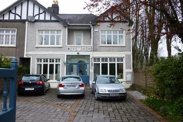 ベッドアンドブレックファースト Acton Lodge Guesthouse