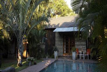 تختخواب و صبحانه A Traveller's Palm