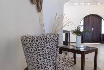 Hotelli Coconut Beach Boutique   Apasio Lodges