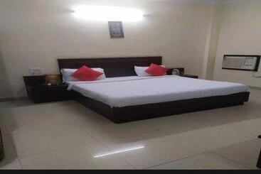 Oyo Hotel Royal Berry
