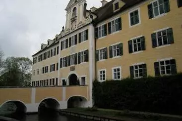 Majatalo Wohnen Am Wasserschloss Sandizell