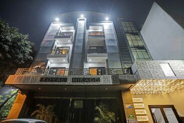 Отель Oyo Rooms Pitampura Rani Bagh