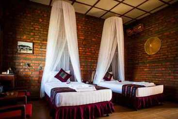 هتل Riverside @ Hsipaw Resort