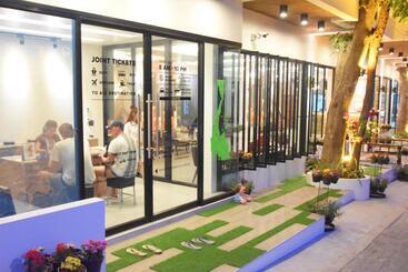 ホテル Simple Life Cliff View Resort