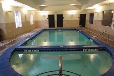 酒店 Heartland Inn And Suites