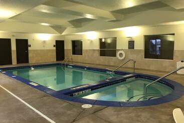 Отель Heartland Inn And Suites