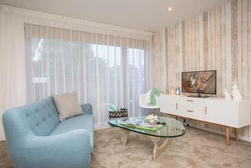 10 Hastings Street Motel