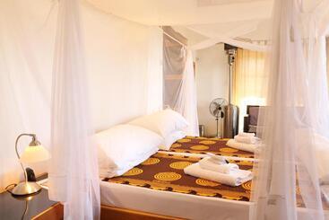 ベッドアンドブレックファースト Evening Shade