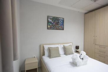 تختخواب و صبحانه 7 Hills Rooms