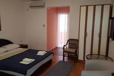 آپارتمان‌های توریست‌ها Sobe Jana