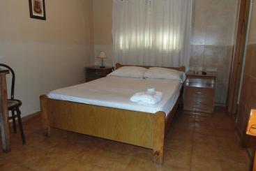 בית מלון כפרי Plaza Garay