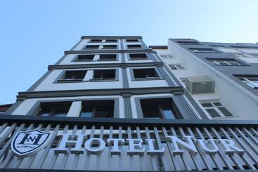 تختخواب و صبحانه Nur