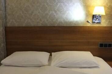 تختخواب و صبحانه Nur