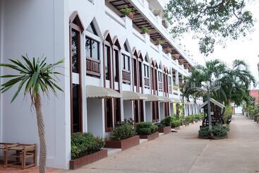 Hotelli Maldives Beach Resort