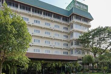 Отель Rattana Park