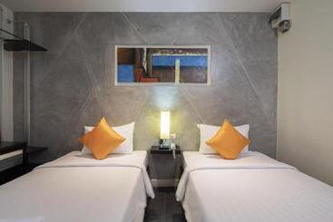 Отель At Border