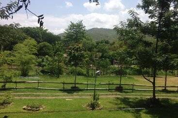 استراحتگاه Pai River Corner