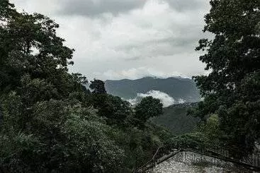 Itsy Hotels Peak View, 300 Mts From Mall Road