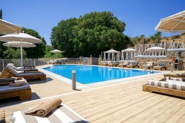 교외 호텔 The L Suites & Apartments