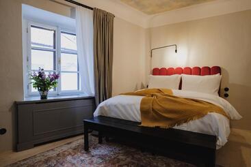 فندق Monastery Garden Bistro & Rooms