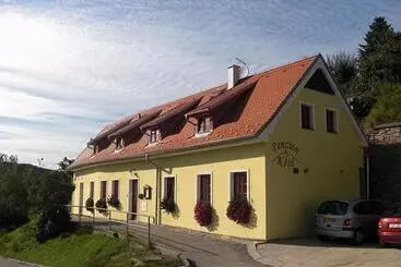 Hotelli Penzion Kříž