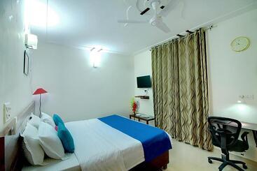 Hotel Staayz Premium Gurgaon