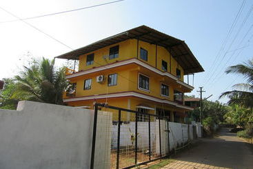 Majatalo Mandrem Beach Guest House Goa