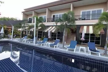 4 Palms Resort