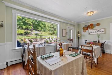 민박 Inn On Golden Pond