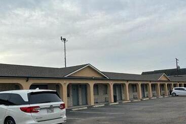 فندق على الطريق Executive Inn Robstown