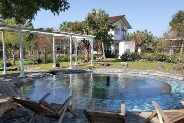 تختخواب و صبحانه The House Of Water