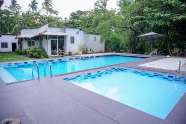 Отель Blue Fox Hikkaduwa