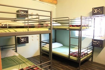 Lia Backpacker Youth Hostel