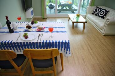 Namhae Montmartre Pension