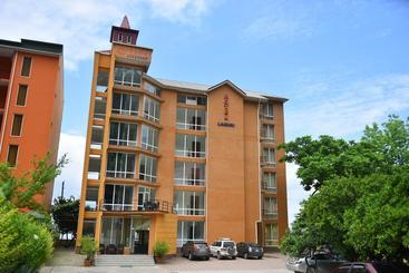 渡假胜地  Lazuri